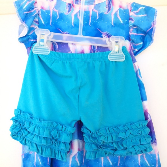 Outfit - Picture 2 of 2